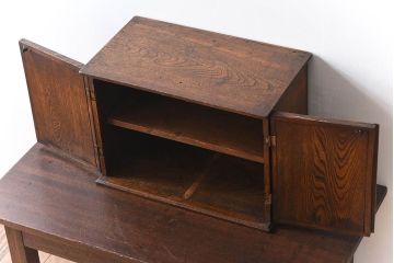 アンティーク家具　大正昭和期　古い栓材の小ぶりでシンプルなアンティーク収納棚