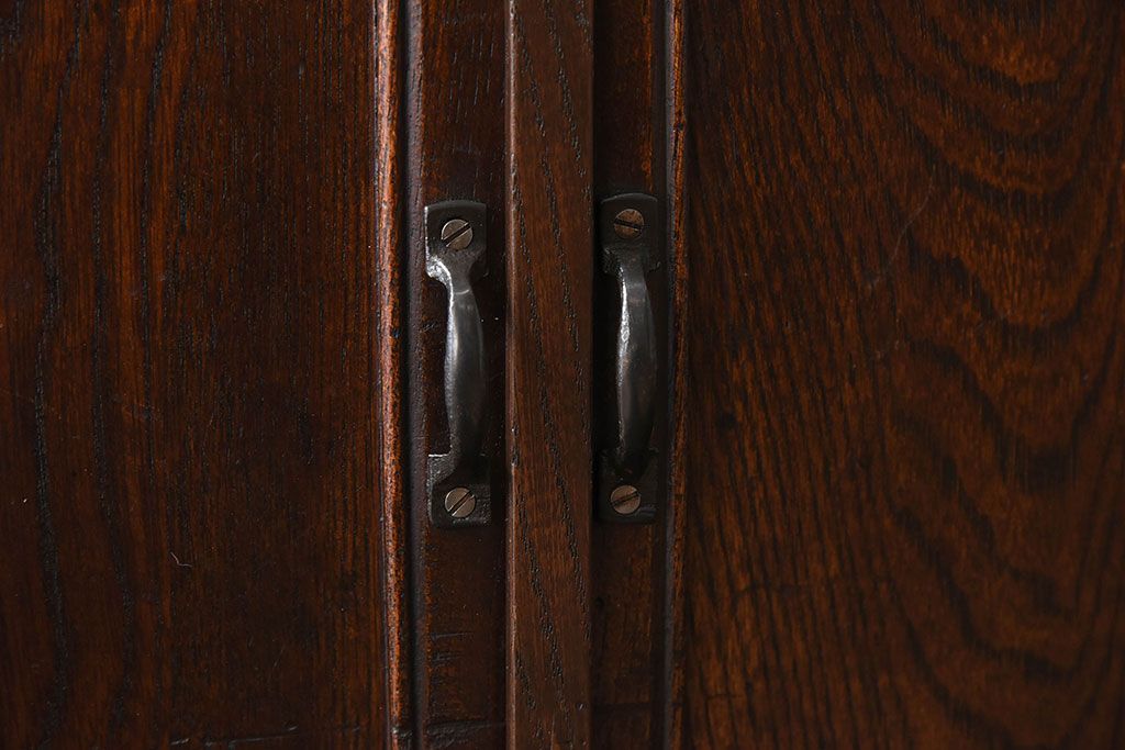 アンティーク家具　大正昭和期　古い栓材の小ぶりでシンプルなアンティーク収納棚