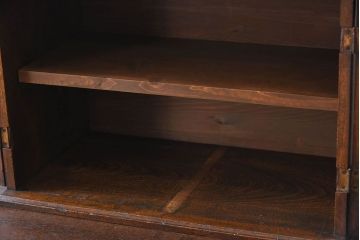 アンティーク家具　大正昭和期　古い栓材の小ぶりでシンプルなアンティーク収納棚