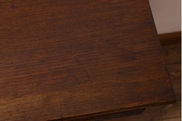 アンティーク家具　シンプル　イギリスアンティーク　キャスター脚付き!オーク材製の小ぶりなチェスト