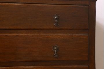 アンティーク家具　シンプル　イギリスアンティーク　キャスター脚付き!オーク材製の小ぶりなチェスト