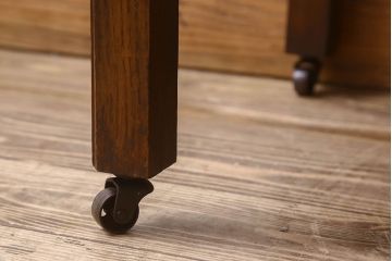 アンティーク家具　シンプル　イギリスアンティーク　キャスター脚付き!オーク材製の小ぶりなチェスト