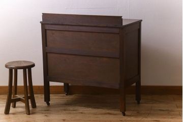 アンティーク家具　シンプル　イギリスアンティーク　キャスター脚付き!オーク材製の小ぶりなチェスト