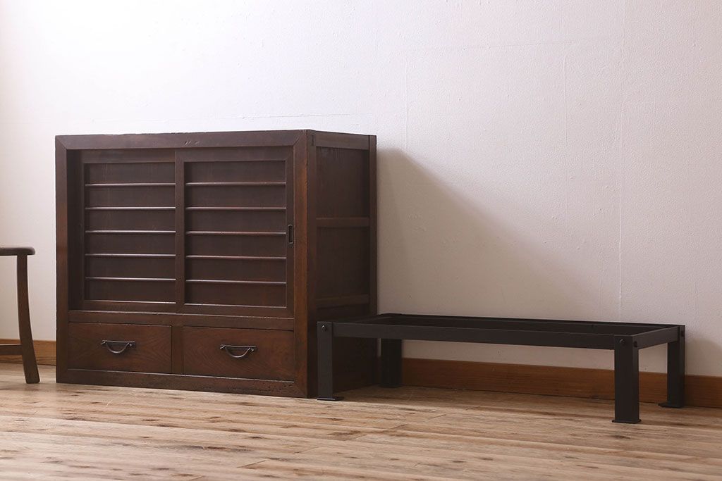 アンティーク家具　古民具・骨董　明治期　重厚な鉄脚付き!三尺　水屋箪笥サイドボード(3)