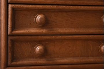 ヴィンテージ家具　オーク材　イギリス　彫刻入りビンテージサイドキャビネット