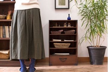 アンティーク家具　明治大正期　古い檜材の小ぶりでシンプルなアンティーク収納棚