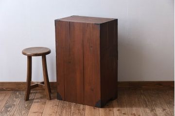 アンティーク家具　明治大正期　古い檜材の小ぶりでシンプルなアンティーク収納棚