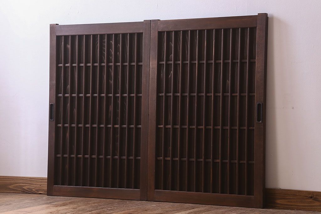 格子デザイン　古民具・骨董　古い木製の板戸2枚セット(窓)(1)