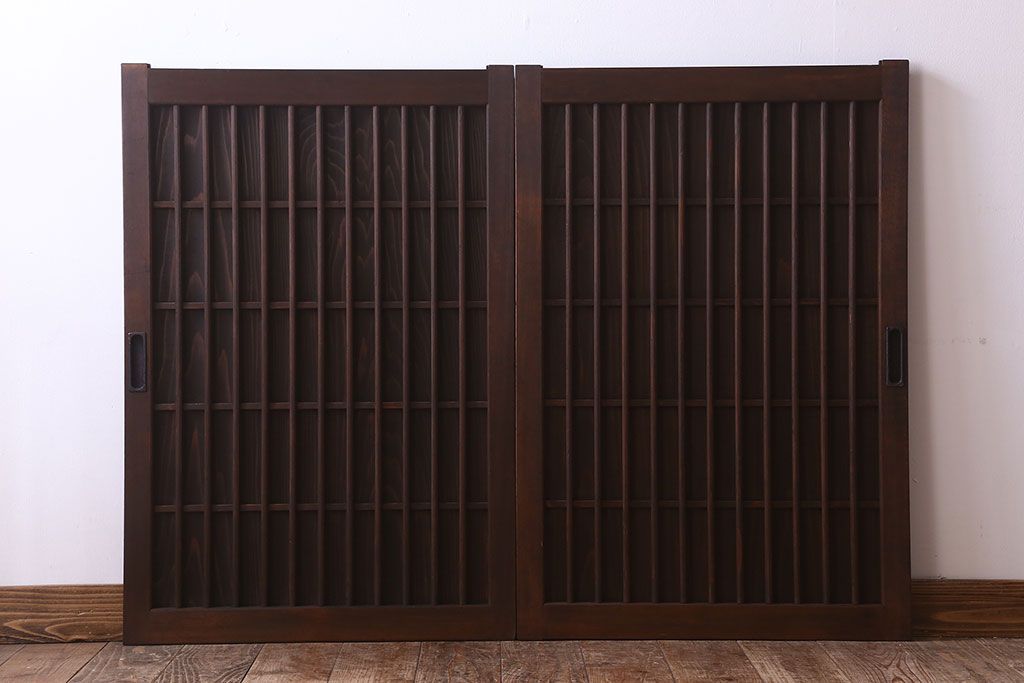 格子デザイン　古民具・骨董　古い木製の板戸2枚セット(窓)(1)