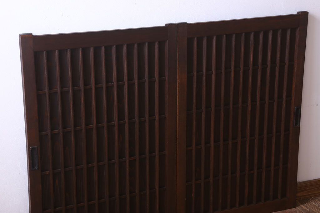 格子デザイン　古民具・骨董　古い木製の板戸2枚セット(窓)(1)