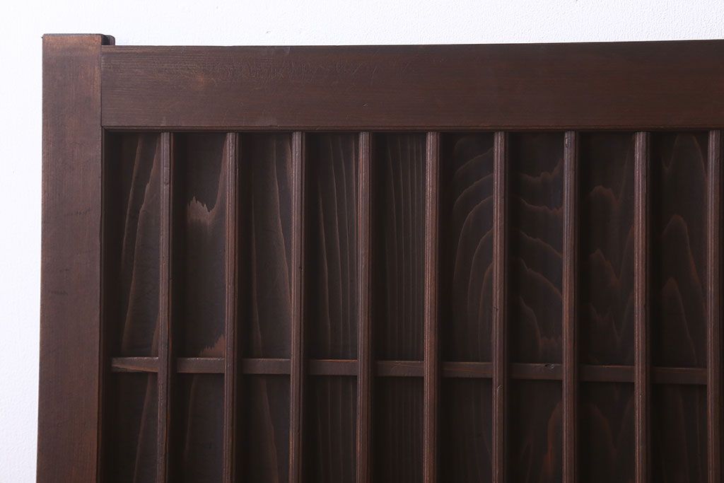 格子デザイン　古民具・骨董　古い木製の板戸2枚セット(窓)(1)