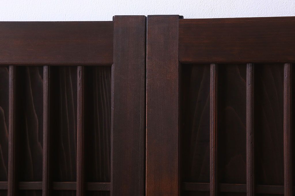 格子デザイン　古民具・骨董　古い木製の板戸2枚セット(窓)(1)