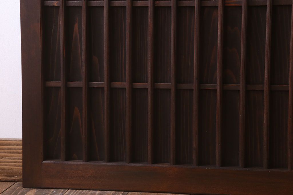 格子デザイン　古民具・骨董　古い木製の板戸2枚セット(窓)(1)