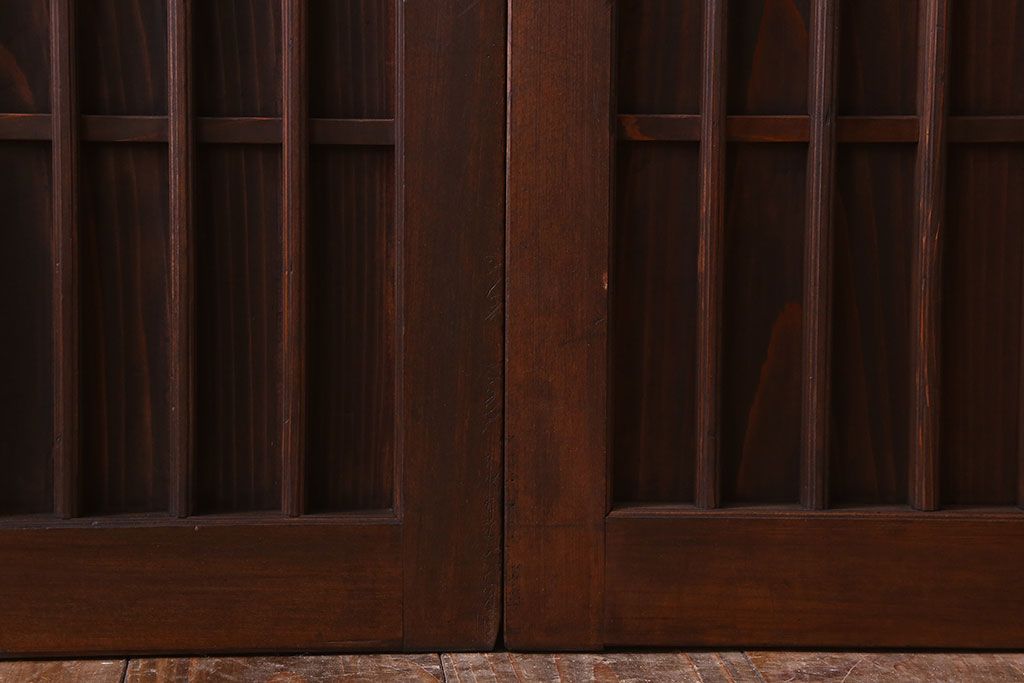 格子デザイン　古民具・骨董　古い木製の板戸2枚セット(窓)(1)