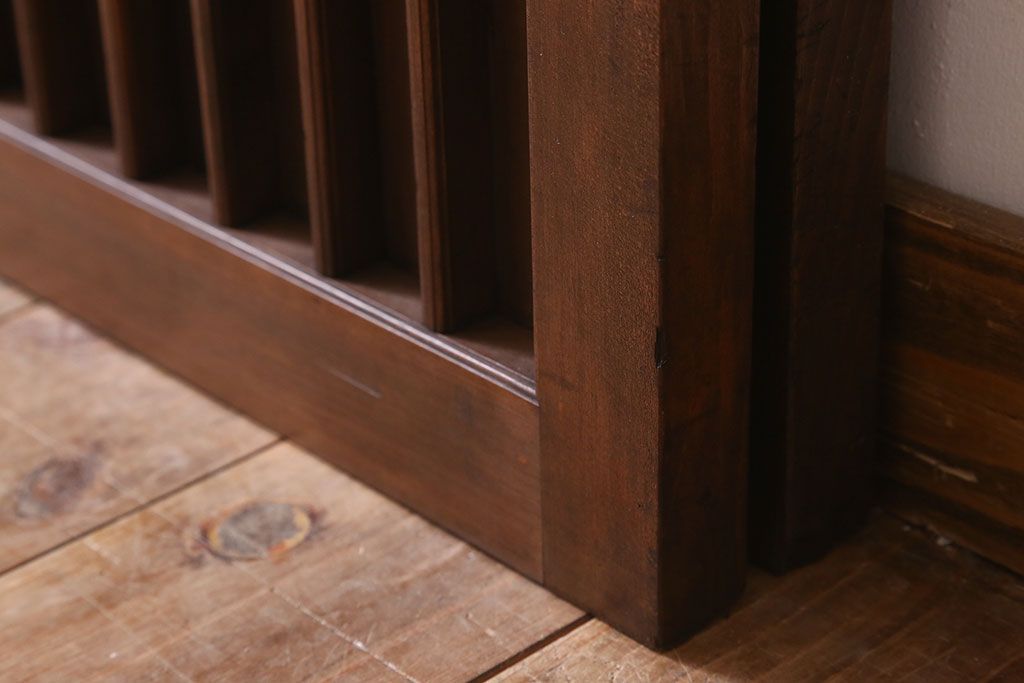 格子デザイン　古民具・骨董　古い木製の板戸2枚セット(窓)(1)