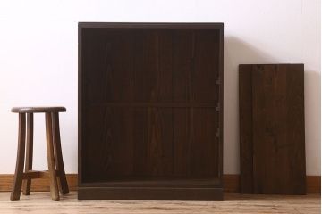 アンティーク家具　クリアガラス引き戸　前面栗材製　古い木のアンティーク収納棚