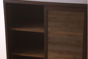 アンティーク家具　クリアガラス引き戸　前面栗材製　古い木のアンティーク収納棚