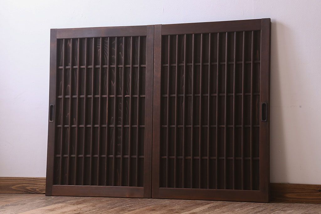 格子デザイン　古民具・骨董　古い木製の板戸2枚セット(窓)(2)