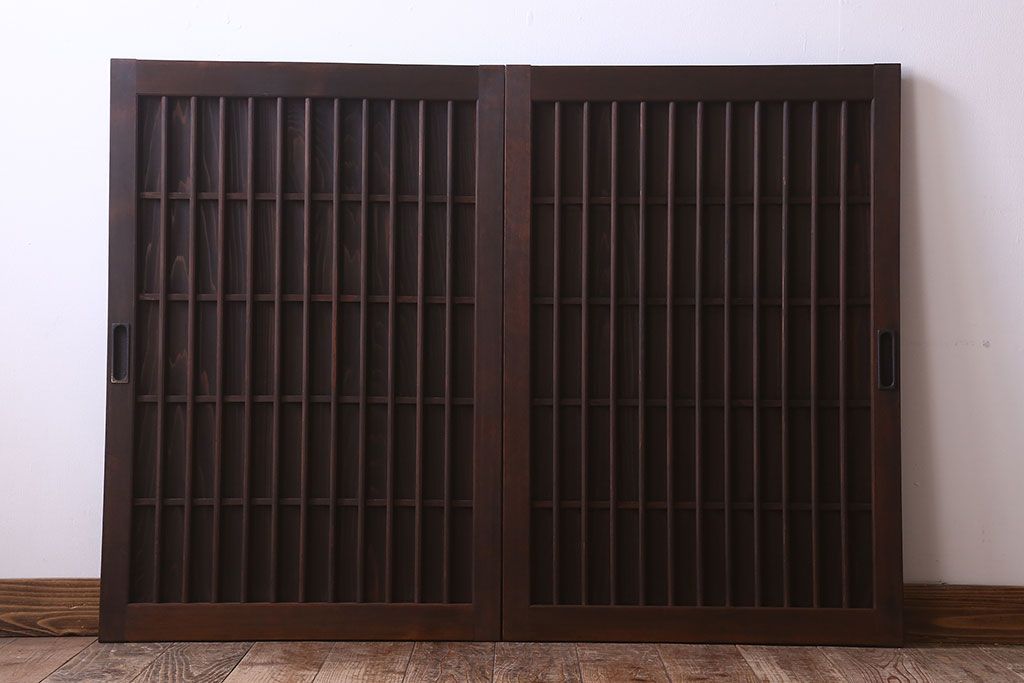 格子デザイン　古民具・骨董　古い木製の板戸2枚セット(窓)(2)