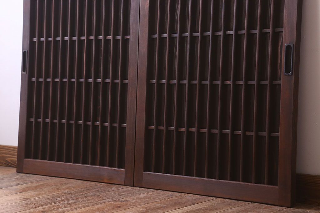 格子デザイン　古民具・骨董　古い木製の板戸2枚セット(窓)(2)