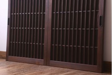 格子デザイン　古民具・骨董　古い木製の板戸2枚セット(窓)(2)