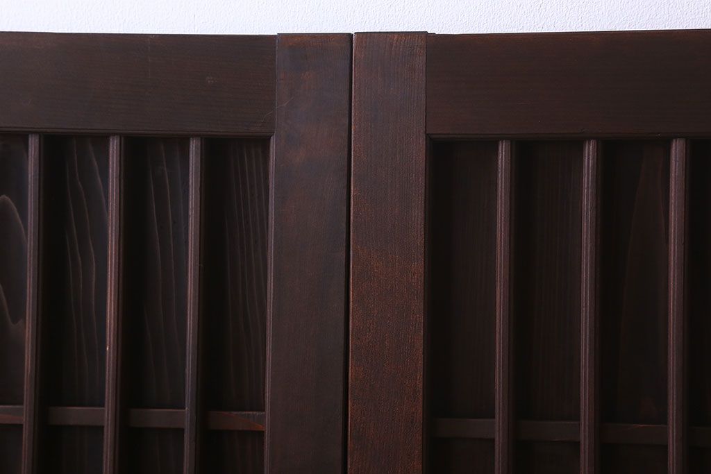 格子デザイン　古民具・骨董　古い木製の板戸2枚セット(窓)(2)