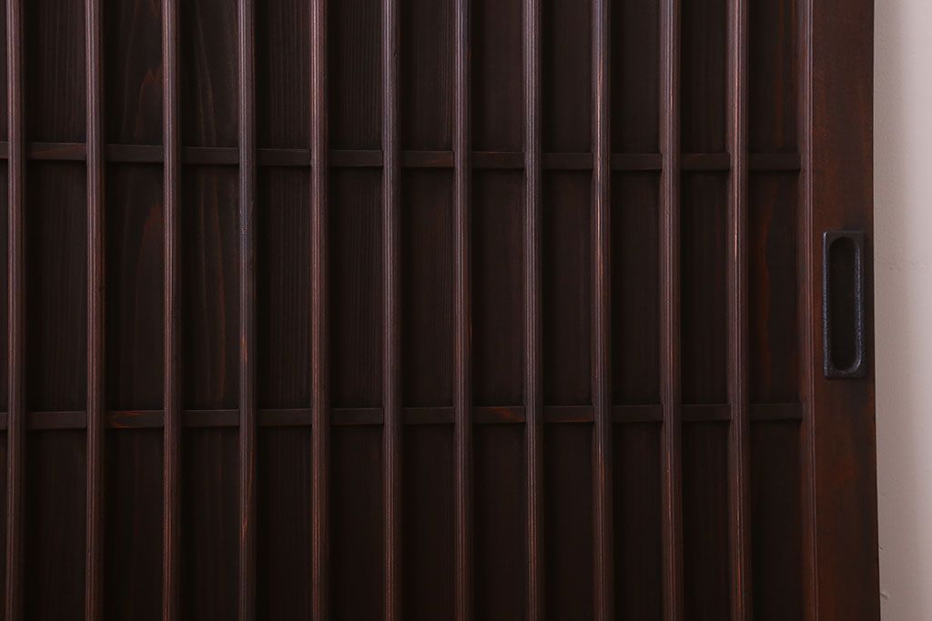 格子デザイン　古民具・骨董　古い木製の板戸2枚セット(窓)(2)