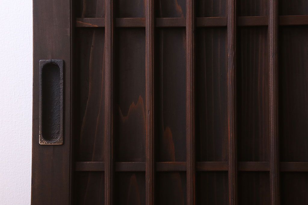 格子デザイン　古民具・骨董　古い木製の板戸2枚セット(窓)(2)