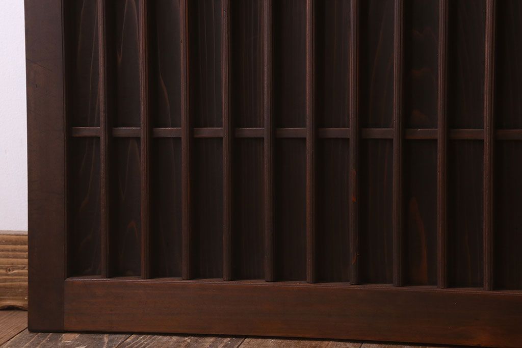格子デザイン　古民具・骨董　古い木製の板戸2枚セット(窓)(2)