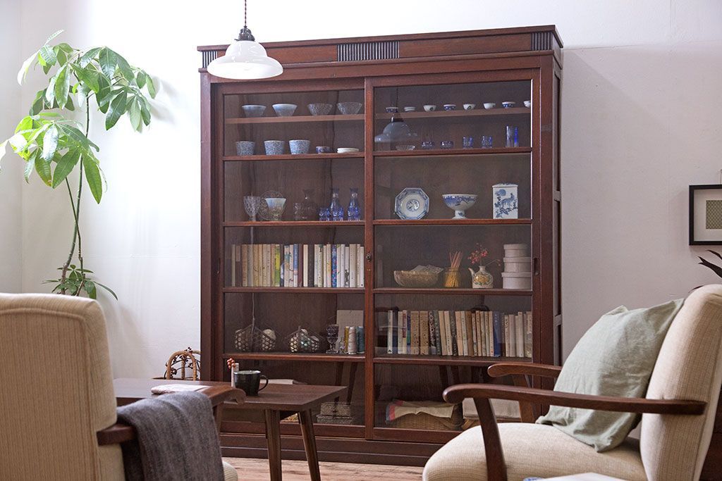 アンティーク家具　ガラス引き戸　薄型!和製アンティークの大きな収納棚