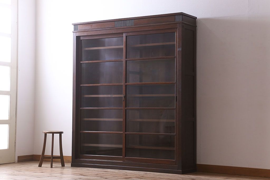 アンティーク家具　ガラス引き戸　薄型!和製アンティークの大きな収納棚