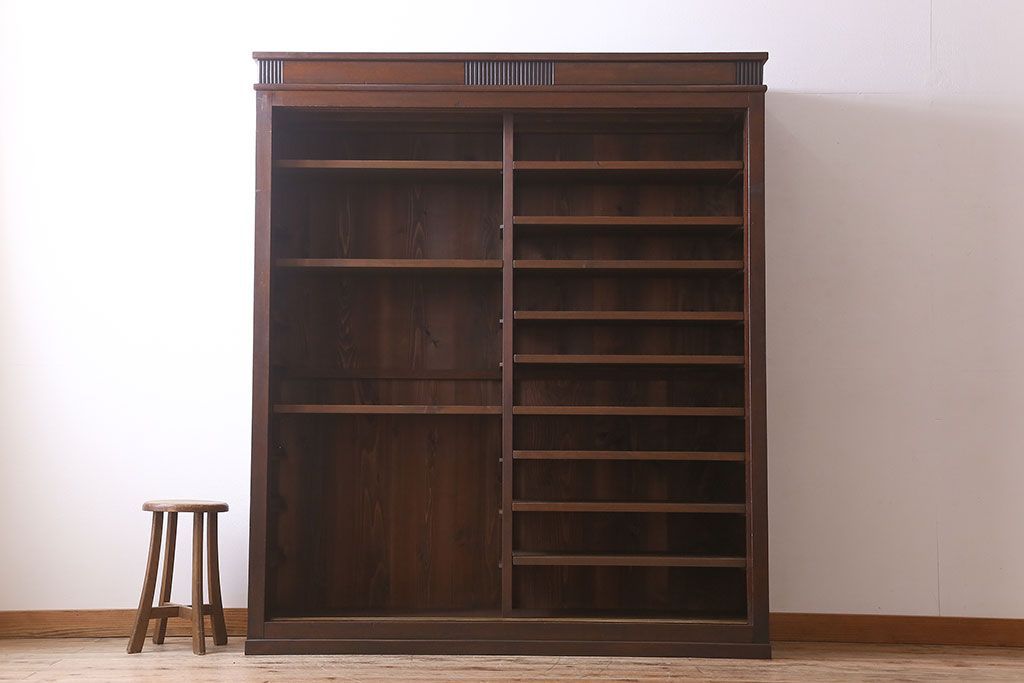 アンティーク家具　ガラス引き戸　薄型!和製アンティークの大きな収納棚