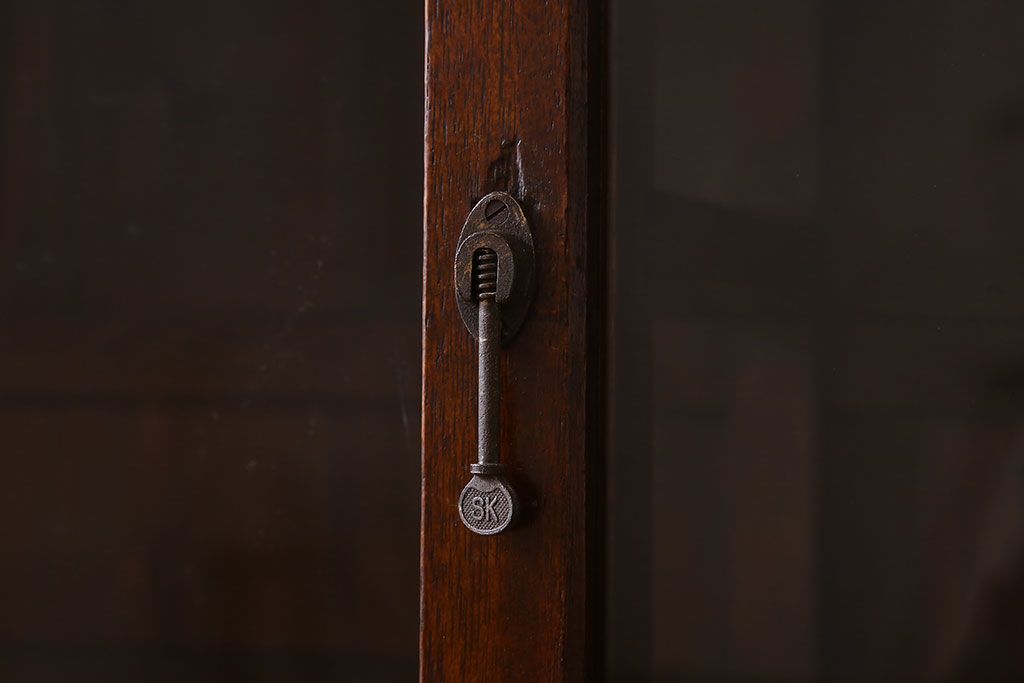 アンティーク家具　ガラス引き戸　薄型!和製アンティークの大きな収納棚