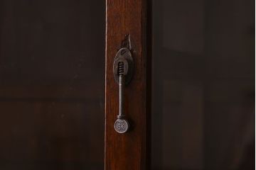 アンティーク家具　ガラス引き戸　薄型!和製アンティークの大きな収納棚