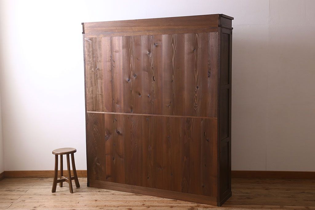 アンティーク家具　ガラス引き戸　薄型!和製アンティークの大きな収納棚