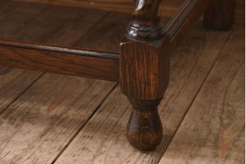 アンティーク家具　イギリスアンティーク　ツイストレッグ　オーク材　上品なサイドキャビネット(サイドボード)