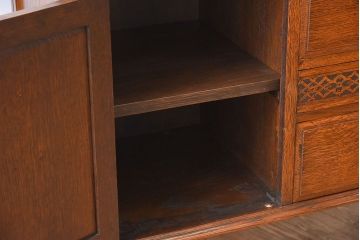 アンティーク家具　イギリスアンティーク　ツイストレッグ　オーク材　上品なサイドキャビネット(サイドボード)