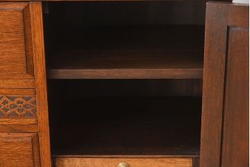 アンティーク家具　イギリスアンティーク　ツイストレッグ　オーク材　上品なサイドキャビネット(サイドボード)
