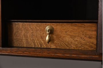 アンティーク家具　イギリスアンティーク　ツイストレッグ　オーク材　上品なサイドキャビネット(サイドボード)
