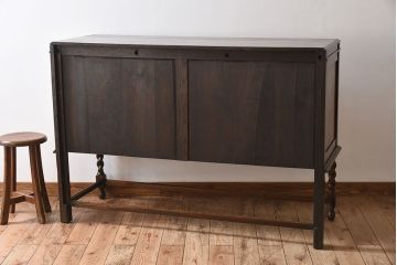 アンティーク家具　イギリスアンティーク　ツイストレッグ　オーク材　上品なサイドキャビネット(サイドボード)
