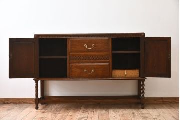 アンティーク家具　イギリスアンティーク　ツイストレッグ　オーク材　上品なサイドキャビネット(サイドボード)