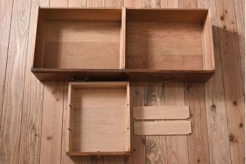 アンティーク家具　イギリスアンティーク　ツイストレッグ　オーク材　上品なサイドキャビネット(サイドボード)