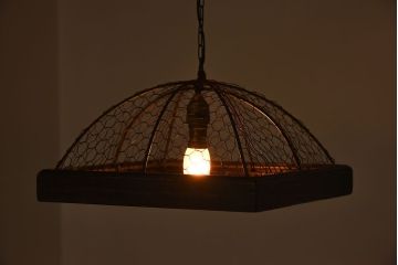 古い金網シェードのアンティーク天井照明