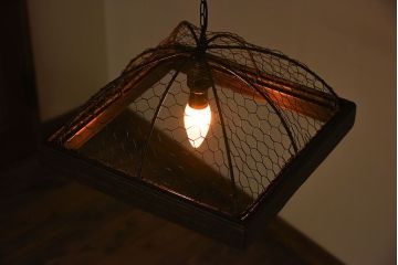 古い金網シェードのアンティーク天井照明