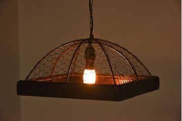古い金網シェードのアンティーク天井照明
