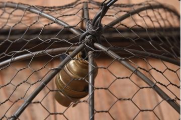 古い金網シェードのアンティーク天井照明