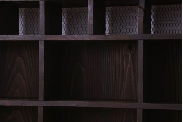アンティーク家具　特大サイズ!古い木のマス目収納棚(収納棚、飾り棚)(2)