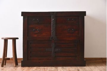 アンティーク家具　太い框組　漆が味わい深い和製アンティークの前欅帳場箪笥