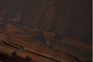 アンティーク家具　太い框組　漆が味わい深い和製アンティークの前欅帳場箪笥