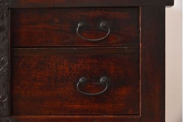 アンティーク家具　太い框組　漆が味わい深い和製アンティークの前欅帳場箪笥